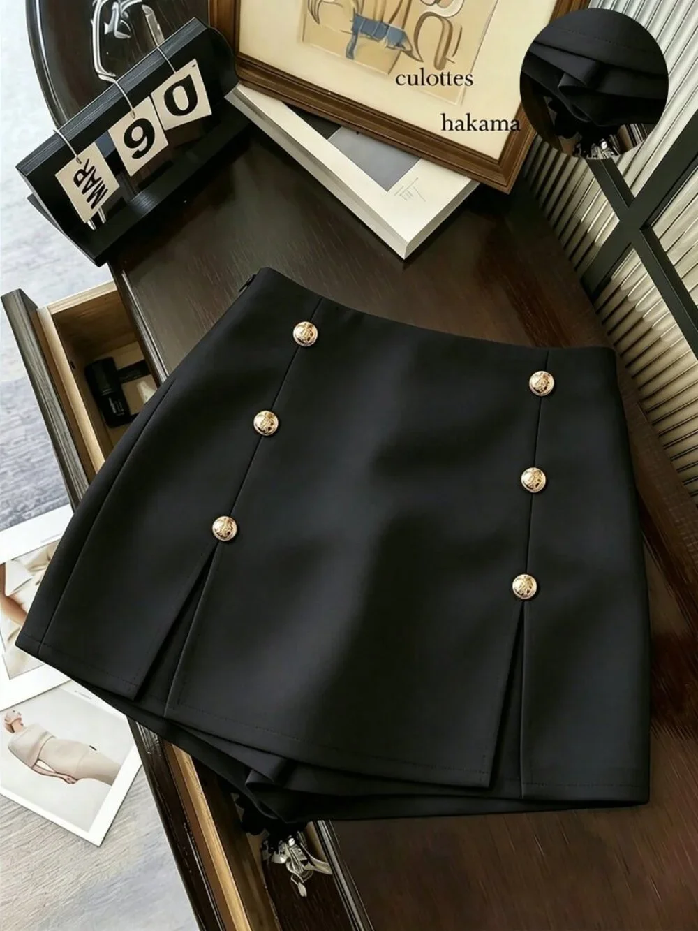 Black Casual Women's Metal Button Decor Split Hem Shorts